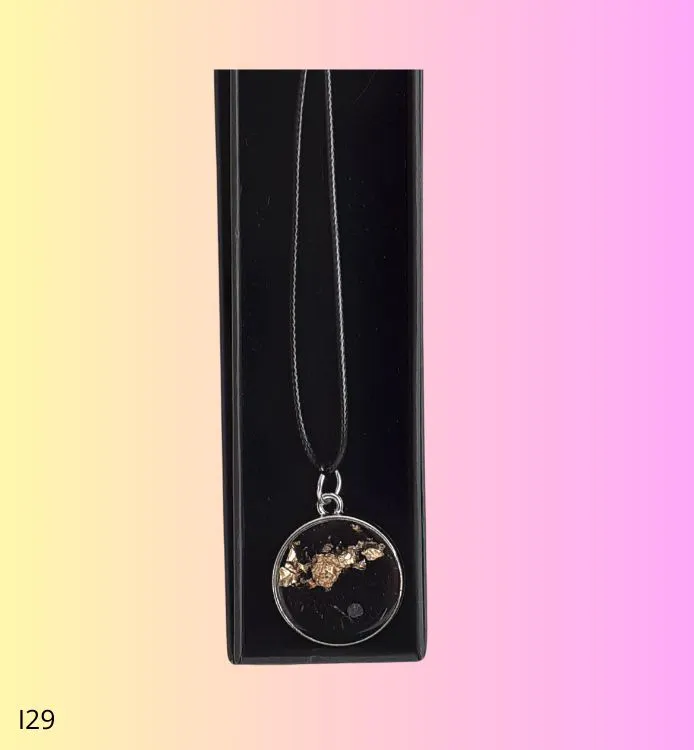 Collier pendentif rond argenté noir pépite d'or